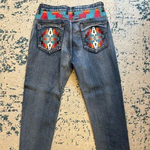 Women’s size 7/8 midrise, stretch, jeans boot cut.